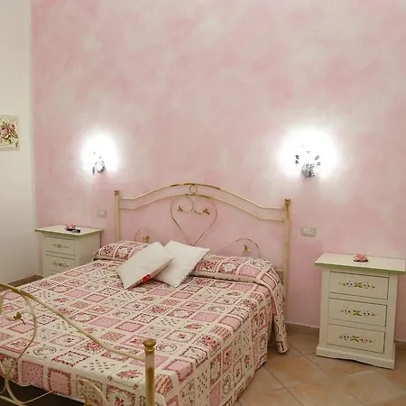 Le Rose Oda ve Kahvaltı 3*